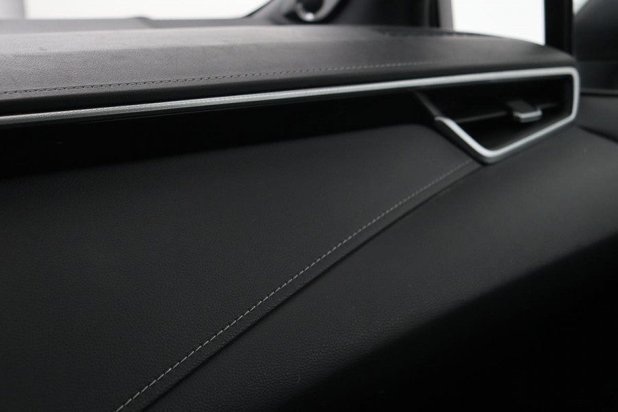 Toyota Corolla 2.0 Hybrid Premium | Leder | Head-Up | Stoelverwarming | Trekhaak | Adaptive cruise | Matrix LED | Carplay | Keyless | Camera
