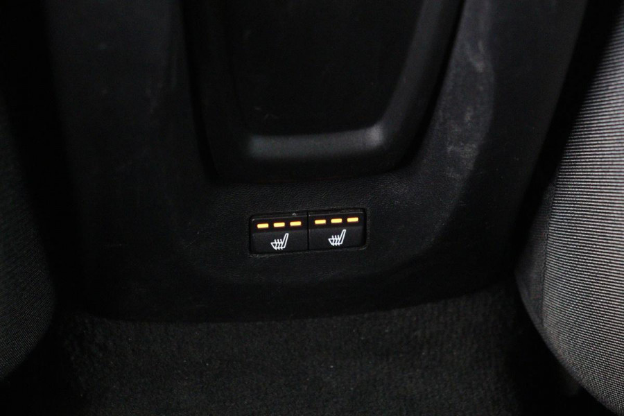 Volvo V40 Cross Country 2.0 T4 Momentum | Automaat | Stoelverwarming | Trekhaak | Camera | Full LED | Navigatie | Achterbankverwarming | Climate control