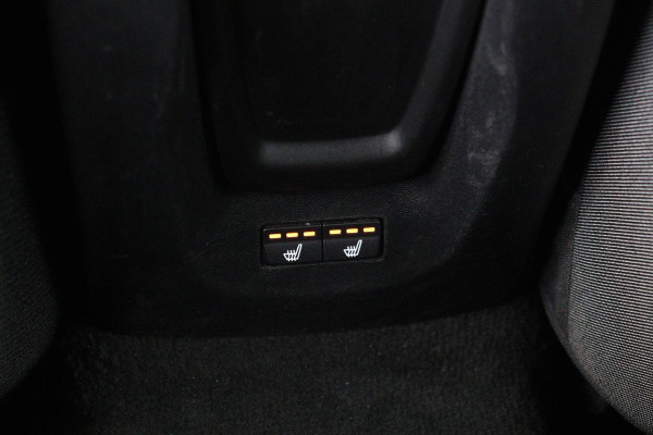 Volvo V40 Cross Country 2.0 T4 Momentum | Automaat | Stoelverwarming | Trekhaak | Camera | Full LED | Navigatie | Achterbankverwarming | Climate control