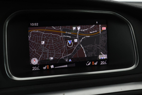 Volvo V40 Cross Country 2.0 T4 Momentum | Automaat | Stoelverwarming | Trekhaak | Camera | Full LED | Navigatie | Achterbankverwarming | Climate control