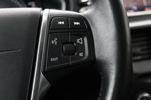Volvo V40 Cross Country 2.0 T4 Momentum | Automaat | Stoelverwarming | Trekhaak | Camera | Full LED | Navigatie | Achterbankverwarming | Climate control