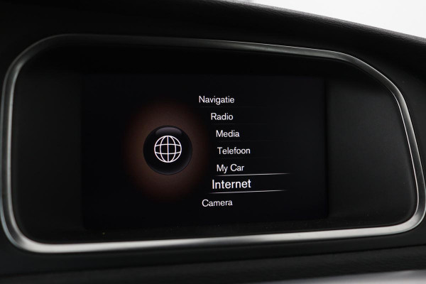 Volvo V40 Cross Country 2.0 T4 Momentum | Automaat | Stoelverwarming | Trekhaak | Camera | Full LED | Navigatie | Achterbankverwarming | Climate control