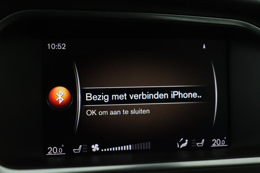 Volvo V40 Cross Country 2.0 T4 Momentum | Automaat | Stoelverwarming | Trekhaak | Camera | Full LED | Navigatie | Achterbankverwarming | Climate control