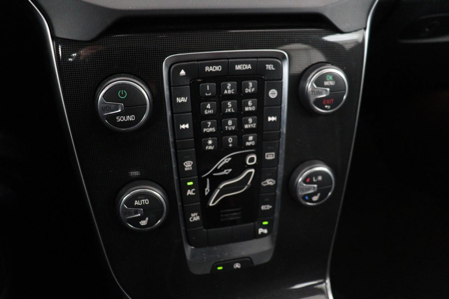 Volvo V40 Cross Country 2.0 T4 Momentum | Automaat | Stoelverwarming | Trekhaak | Camera | Full LED | Navigatie | Achterbankverwarming | Climate control