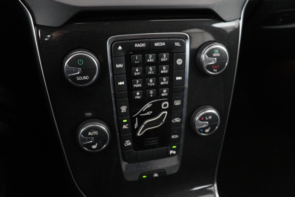 Volvo V40 Cross Country 2.0 T4 Momentum | Automaat | Stoelverwarming | Trekhaak | Camera | Full LED | Navigatie | Achterbankverwarming | Climate control