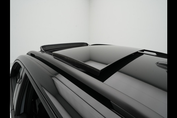 Volkswagen T-Roc Volkswagen R-Line Edition | 'App-Connect' draadloze smartphone integratie | Airconditioning automatisch, 2-zone (Climatronic) | Automatische afstandsregeling (Adaptive Cruise Control)