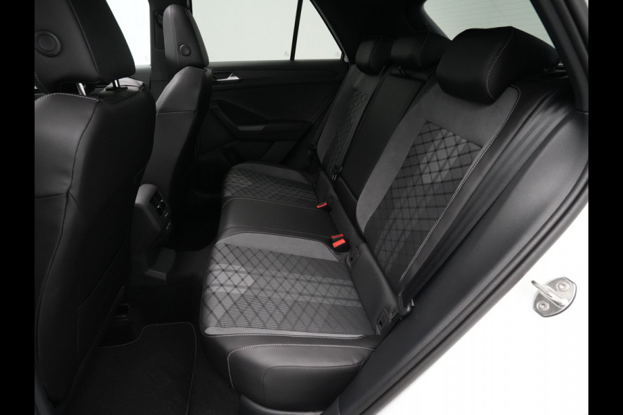 Volkswagen T-Roc Volkswagen R-Line Edition | 'App-Connect' draadloze smartphone integratie | Airconditioning automatisch, 2-zone (Climatronic) | Automatische afstandsregeling (Adaptive Cruise Control)