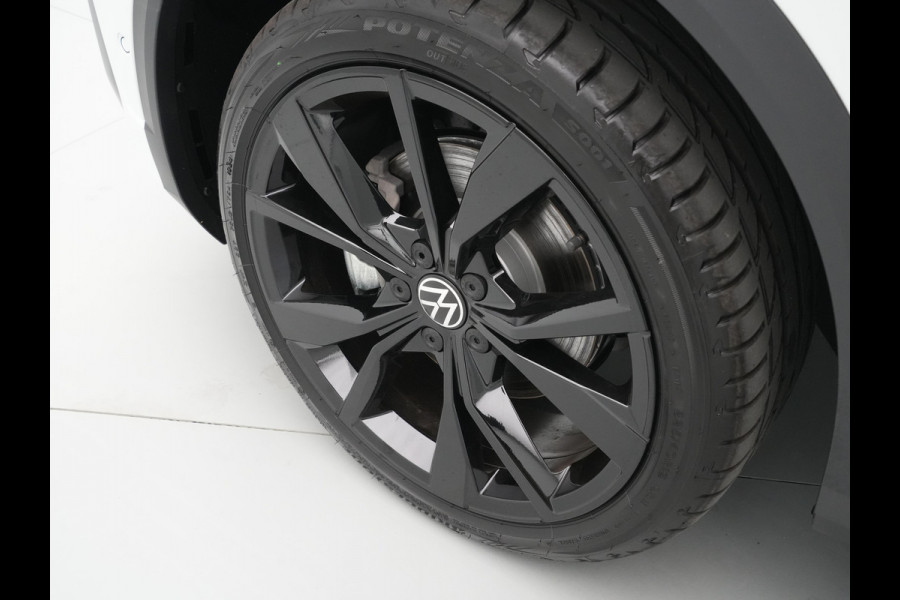 Volkswagen T-Roc Volkswagen R-Line Edition | 'App-Connect' draadloze smartphone integratie | Airconditioning automatisch, 2-zone (Climatronic) | Automatische afstandsregeling (Adaptive Cruise Control)