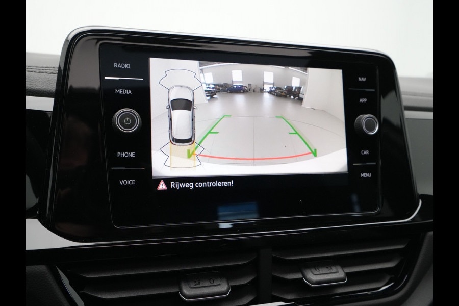 Volkswagen T-Roc Volkswagen R-Line Edition | 'App-Connect' draadloze smartphone integratie | Airconditioning automatisch, 2-zone (Climatronic) | Automatische afstandsregeling (Adaptive Cruise Control)