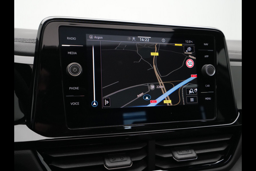 Volkswagen T-Roc Volkswagen R-Line Edition | 'App-Connect' draadloze smartphone integratie | Airconditioning automatisch, 2-zone (Climatronic) | Automatische afstandsregeling (Adaptive Cruise Control)