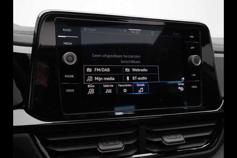 Volkswagen T-Roc Volkswagen R-Line Edition | 'App-Connect' draadloze smartphone integratie | Airconditioning automatisch, 2-zone (Climatronic) | Automatische afstandsregeling (Adaptive Cruise Control)
