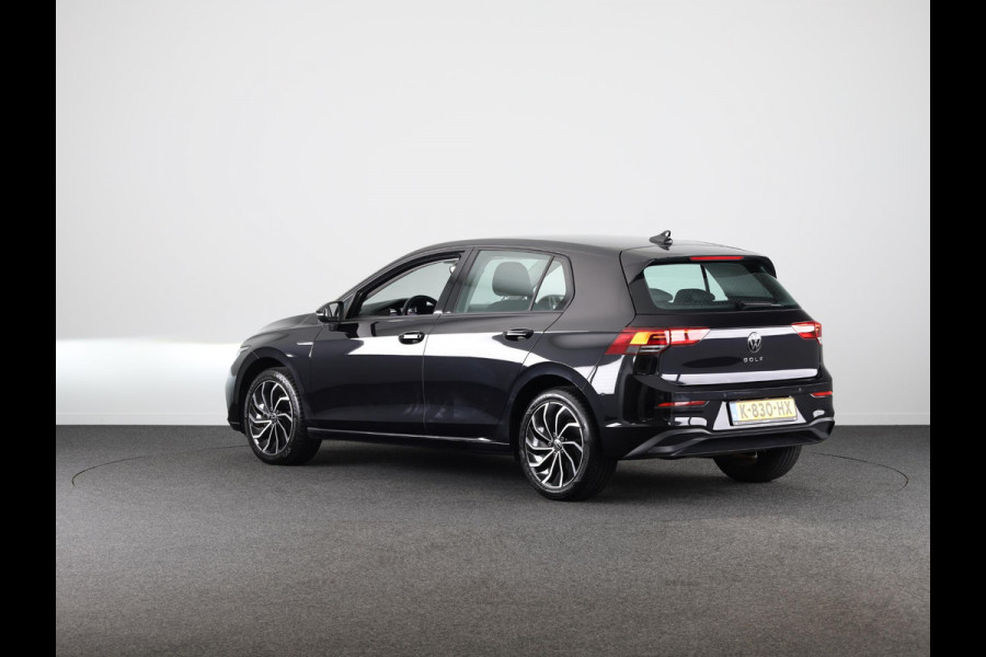 Volkswagen Golf 1.5 TSI Life 130 pk | Navigatie | Parkeersensoren | Adaptieve cruise control | Stoelverwarming | Apple Carplay/Android Auto |