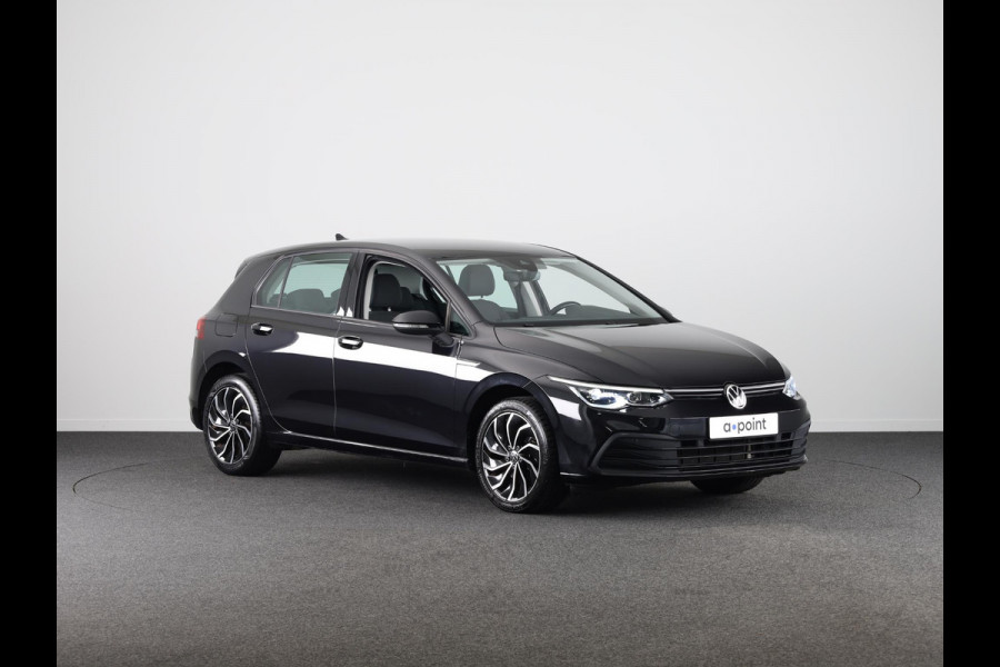 Volkswagen Golf 1.5 TSI Life 130 pk | Navigatie | Parkeersensoren | Adaptieve cruise control | Stoelverwarming | Apple Carplay/Android Auto |