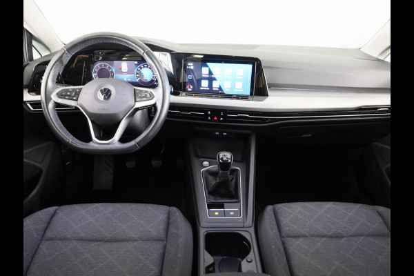 Volkswagen Golf 1.5 TSI Life 130 pk | Navigatie | Parkeersensoren | Adaptieve cruise control | Stoelverwarming | Apple Carplay/Android Auto |