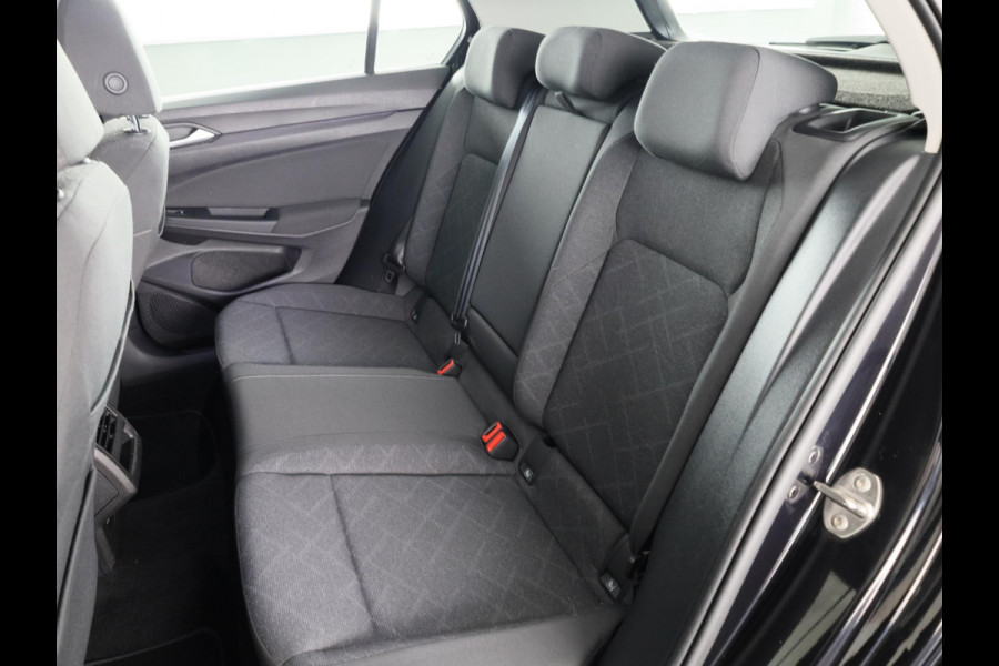 Volkswagen Golf 1.5 TSI Life 130 pk | Navigatie | Parkeersensoren | Adaptieve cruise control | Stoelverwarming | Apple Carplay/Android Auto |