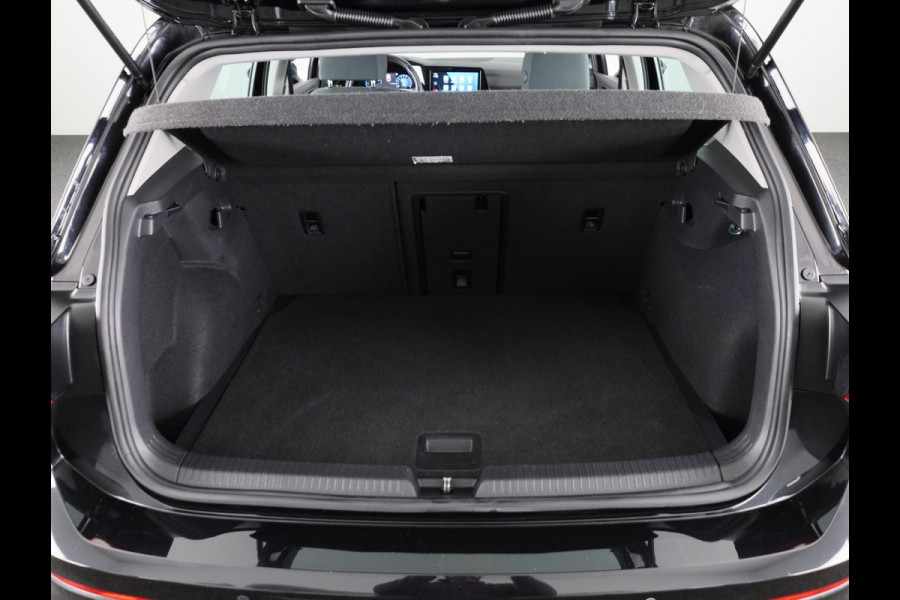 Volkswagen Golf 1.5 TSI Life 130 pk | Navigatie | Parkeersensoren | Adaptieve cruise control | Stoelverwarming | Apple Carplay/Android Auto |