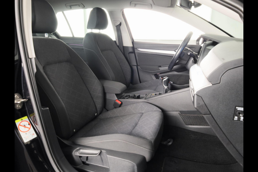 Volkswagen Golf 1.5 TSI Life 130 pk | Navigatie | Parkeersensoren | Adaptieve cruise control | Stoelverwarming | Apple Carplay/Android Auto |