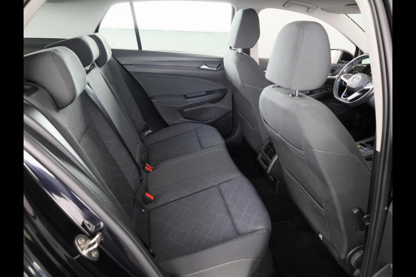 Volkswagen Golf 1.5 TSI Life 130 pk | Navigatie | Parkeersensoren | Adaptieve cruise control | Stoelverwarming | Apple Carplay/Android Auto |