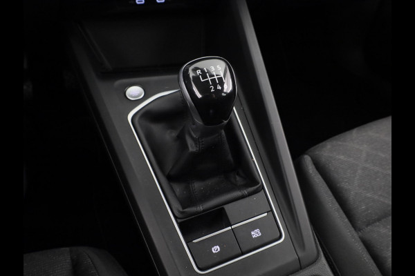 Volkswagen Golf 1.5 TSI Life 130 pk | Navigatie | Parkeersensoren | Adaptieve cruise control | Stoelverwarming | Apple Carplay/Android Auto |