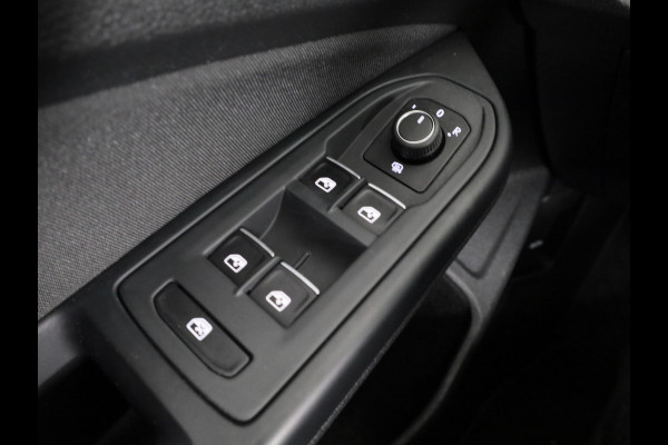 Volkswagen Golf 1.5 TSI Life 130 pk | Navigatie | Parkeersensoren | Adaptieve cruise control | Stoelverwarming | Apple Carplay/Android Auto |