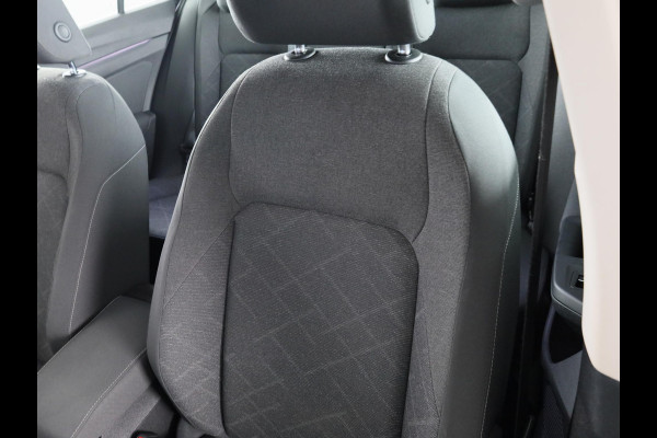 Volkswagen Golf 1.5 TSI Life 130 pk | Navigatie | Parkeersensoren | Adaptieve cruise control | Stoelverwarming | Apple Carplay/Android Auto |