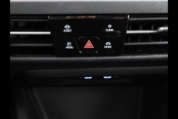 Volkswagen Golf 1.5 TSI Life 130 pk | Navigatie | Parkeersensoren | Adaptieve cruise control | Stoelverwarming | Apple Carplay/Android Auto |