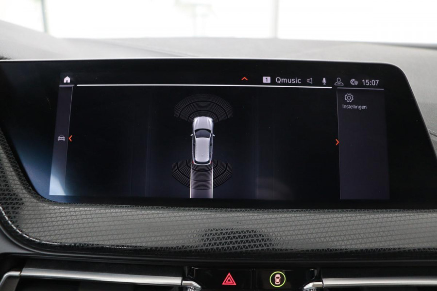 BMW 1-serie 118i Executive Edition | Sport Line | Carplay | Full LED | Sportstoelen | Climate control | Navigatie | Parkeerhulp | Live Cockpit | Cruise control
