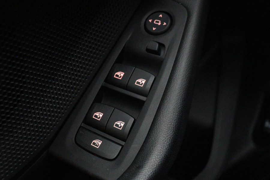BMW 1-serie 118i Executive Edition | Sport Line | Carplay | Full LED | Sportstoelen | Climate control | Navigatie | Parkeerhulp | Live Cockpit | Cruise control