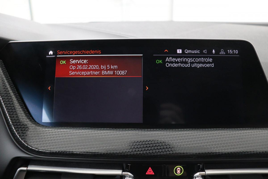 BMW 1-serie 118i Executive Edition | Sport Line | Carplay | Full LED | Sportstoelen | Climate control | Navigatie | Parkeerhulp | Live Cockpit | Cruise control
