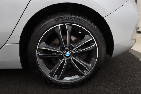 BMW 1-serie 118i Executive Edition | Sport Line | Carplay | Full LED | Sportstoelen | Climate control | Navigatie | Parkeerhulp | Live Cockpit | Cruise control