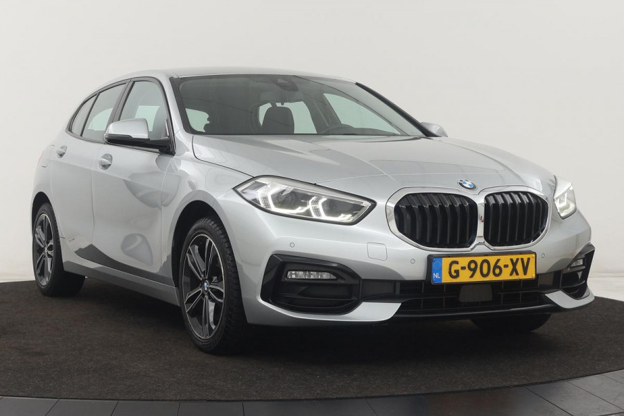BMW 1-serie 118i Executive Edition | Sport Line | Carplay | Full LED | Sportstoelen | Climate control | Navigatie | Parkeerhulp | Live Cockpit | Cruise control