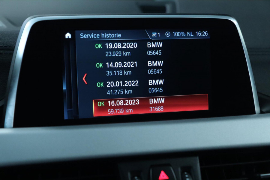 BMW X2 SDrive18i / LED / CRUISE / LEDER / PDC V+A / NAVI