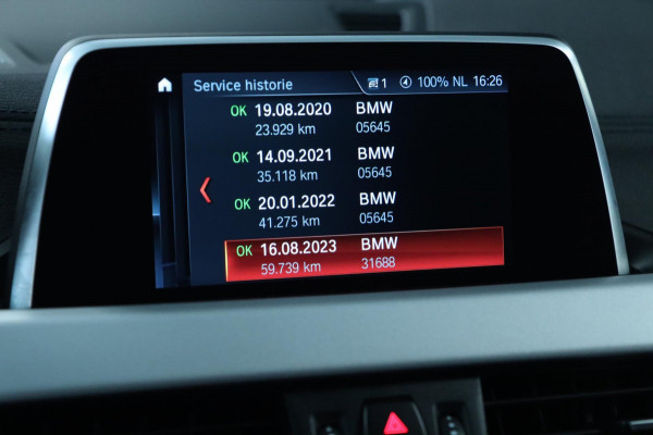 BMW X2 SDrive18i / LED / CRUISE / LEDER / PDC V+A / NAVI