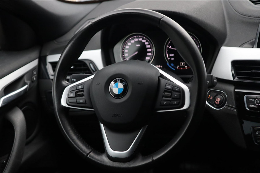 BMW X2 SDrive18i / LED / CRUISE / LEDER / PDC V+A / NAVI