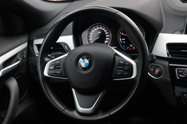 BMW X2 SDrive18i / LED / CRUISE / LEDER / PDC V+A / NAVI