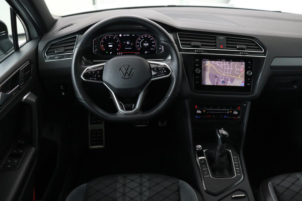 Volkswagen Tiguan 1.5 TSI R-Line | Panoramadak | 360 camera | Trekhaak | Full LED | Stoelverwarming | Carplay | Harman-Kardon | Adaptive cruise | Navigatie