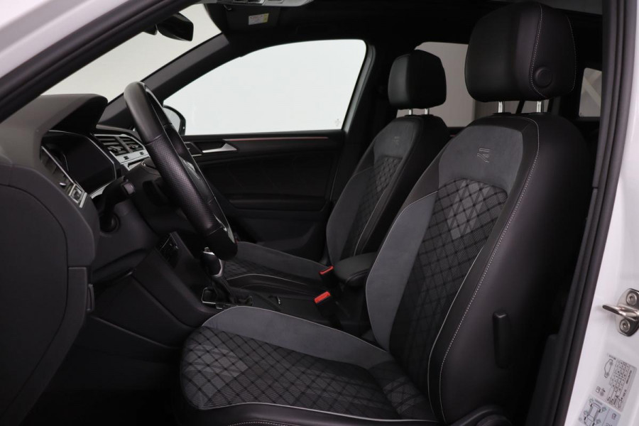 Volkswagen Tiguan 1.5 TSI R-Line | Panoramadak | 360 camera | Trekhaak | Full LED | Stoelverwarming | Carplay | Harman-Kardon | Adaptive cruise | Navigatie