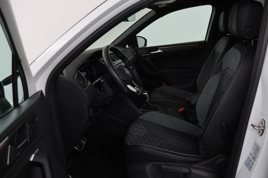 Volkswagen Tiguan 1.5 TSI R-Line | Panoramadak | 360 camera | Trekhaak | Full LED | Stoelverwarming | Carplay | Harman-Kardon | Adaptive cruise | Navigatie