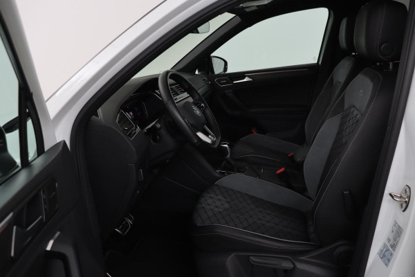 Volkswagen Tiguan 1.5 TSI R-Line | Panoramadak | 360 camera | Trekhaak | Full LED | Stoelverwarming | Carplay | Harman-Kardon | Adaptive cruise | Navigatie