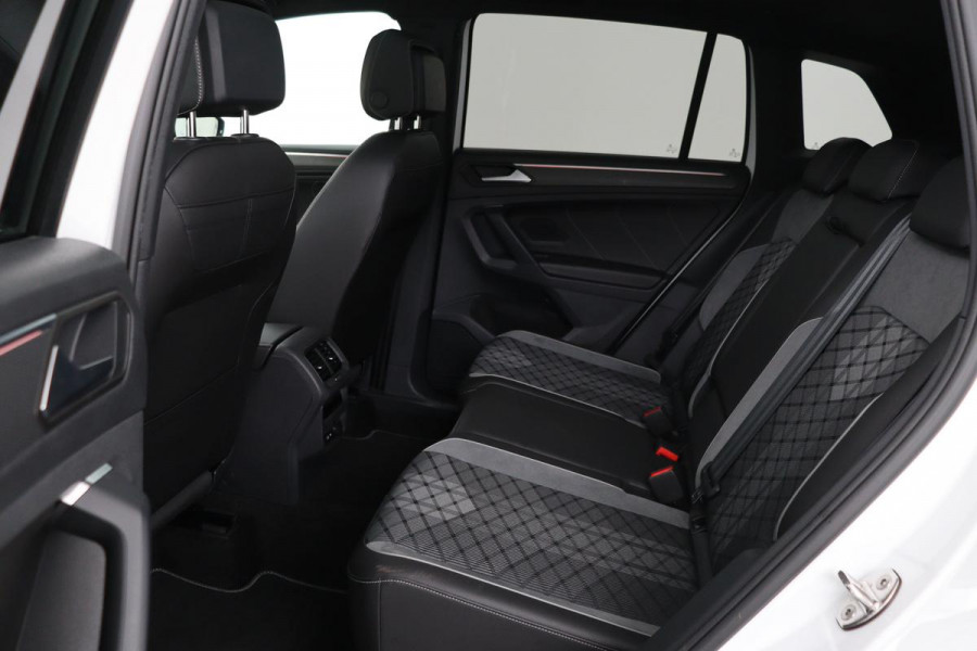 Volkswagen Tiguan 1.5 TSI R-Line | Panoramadak | 360 camera | Trekhaak | Full LED | Stoelverwarming | Carplay | Harman-Kardon | Adaptive cruise | Navigatie