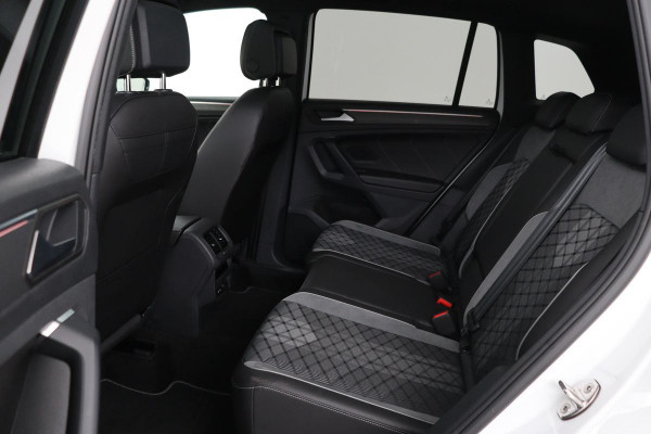Volkswagen Tiguan 1.5 TSI R-Line | Panoramadak | 360 camera | Trekhaak | Full LED | Stoelverwarming | Carplay | Harman-Kardon | Adaptive cruise | Navigatie