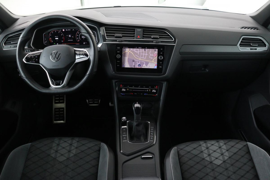 Volkswagen Tiguan 1.5 TSI R-Line | Panoramadak | 360 camera | Trekhaak | Full LED | Stoelverwarming | Carplay | Harman-Kardon | Adaptive cruise | Navigatie