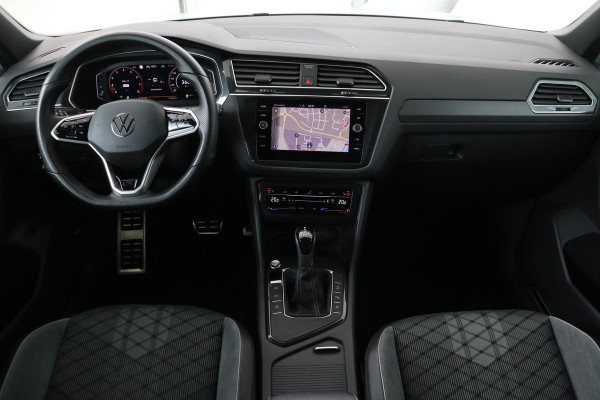 Volkswagen Tiguan 1.5 TSI R-Line | Panoramadak | 360 camera | Trekhaak | Full LED | Stoelverwarming | Carplay | Harman-Kardon | Adaptive cruise | Navigatie