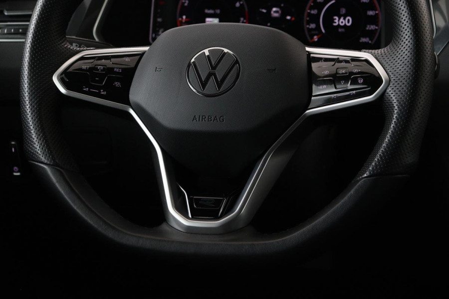 Volkswagen Tiguan 1.5 TSI R-Line | Panoramadak | 360 camera | Trekhaak | Full LED | Stoelverwarming | Carplay | Harman-Kardon | Adaptive cruise | Navigatie