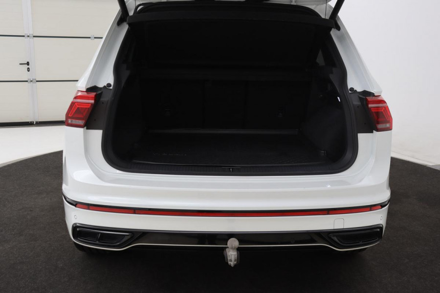 Volkswagen Tiguan 1.5 TSI R-Line | Panoramadak | 360 camera | Trekhaak | Full LED | Stoelverwarming | Carplay | Harman-Kardon | Adaptive cruise | Navigatie