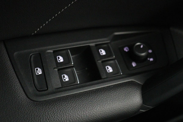 Volkswagen Tiguan 1.5 TSI R-Line | Panoramadak | 360 camera | Trekhaak | Full LED | Stoelverwarming | Carplay | Harman-Kardon | Adaptive cruise | Navigatie