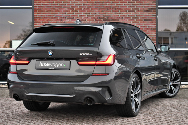 BMW 3 Serie Touring 330e xDrive M-Sport Dravit Pano HUD El-zetels Adp-demping Camera