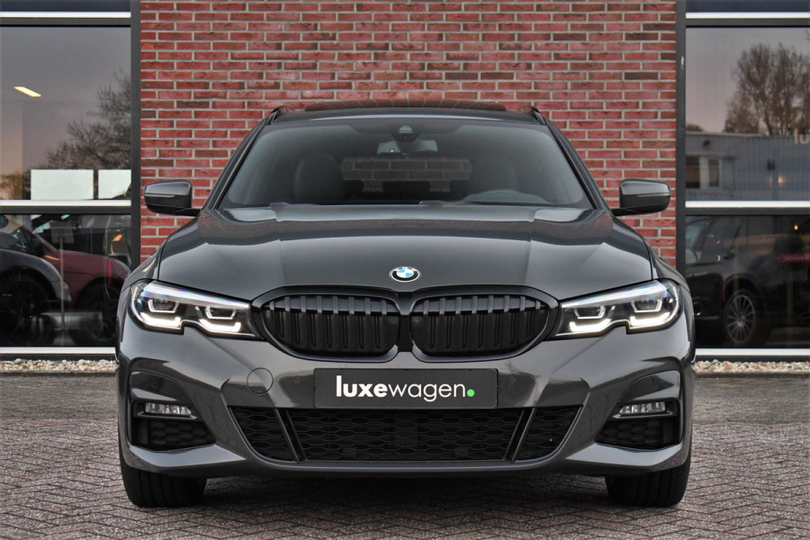 BMW 3 Serie Touring 330e xDrive M-Sport Dravit Pano HUD El-zetels Adp-demping Camera