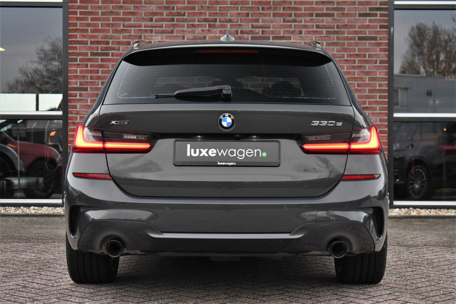 BMW 3 Serie Touring 330e xDrive M-Sport Dravit Pano HUD El-zetels Adp-demping Camera