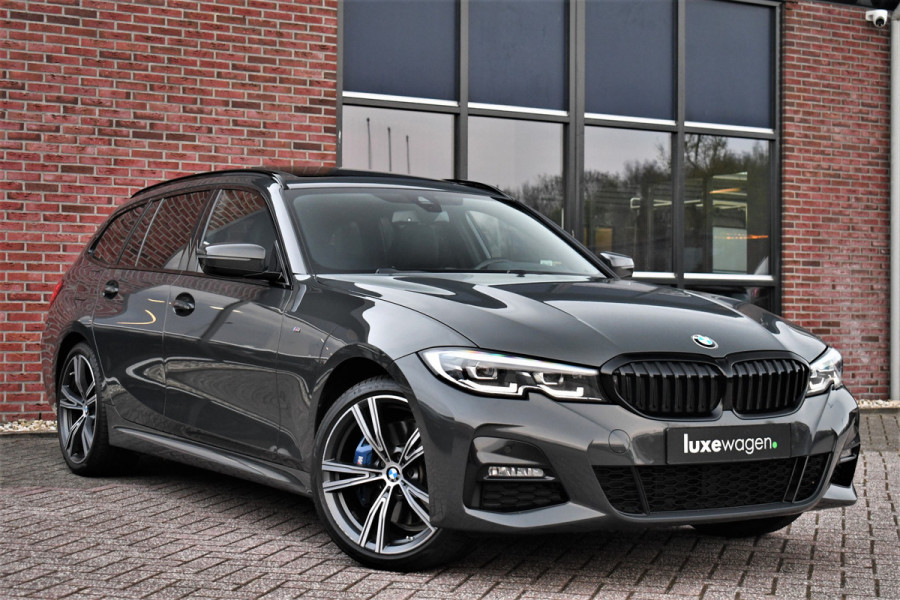 BMW 3 Serie Touring 330e xDrive M-Sport Dravit Pano HUD El-zetels Adp-demping Camera